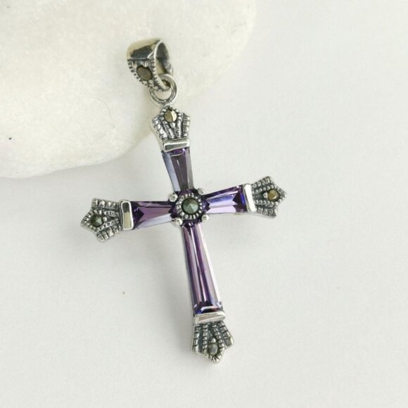 Amethyst Marcasite cross pendant necklace In Sterling Silver - Picture 5 of 7